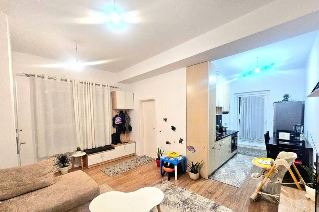 APARTAMENT 1+1 PER QIRA NE ALI DEM