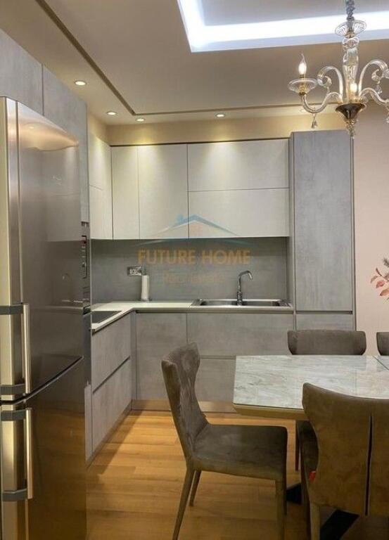 Qera, Apartament 3+1+2+Post parkimi, Kinostudio, Tiranë.