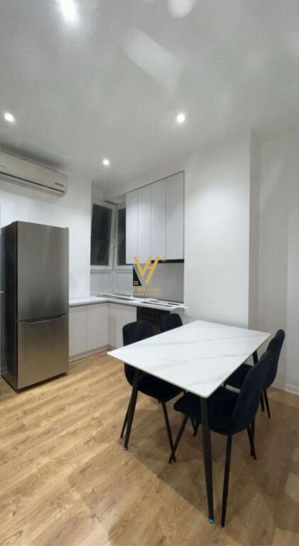 JEPET APARTAMENT 1+1 ME QERA TE RRUGA E BARRIKADAVE 650 EURO