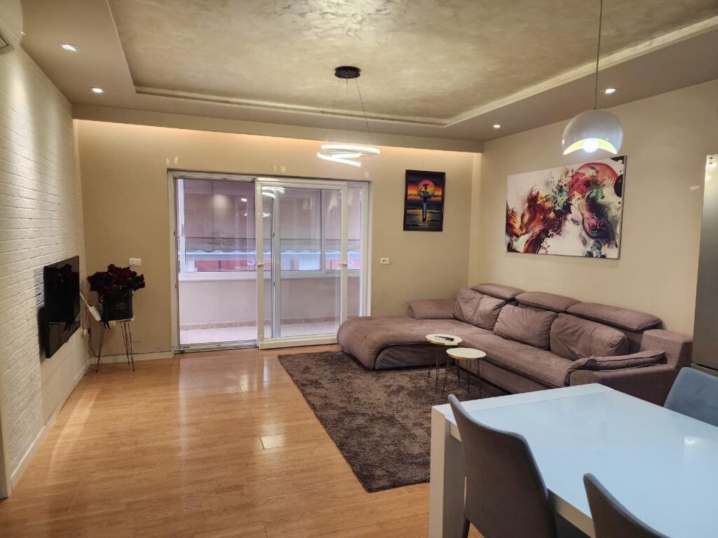 ✨SUPER APARTAMENT ME QERA  – 2+1+2wc &amp; Verandë  ( 📍 Komuna Parisit / kristal Center || 200m2 || 1000 eu🔥