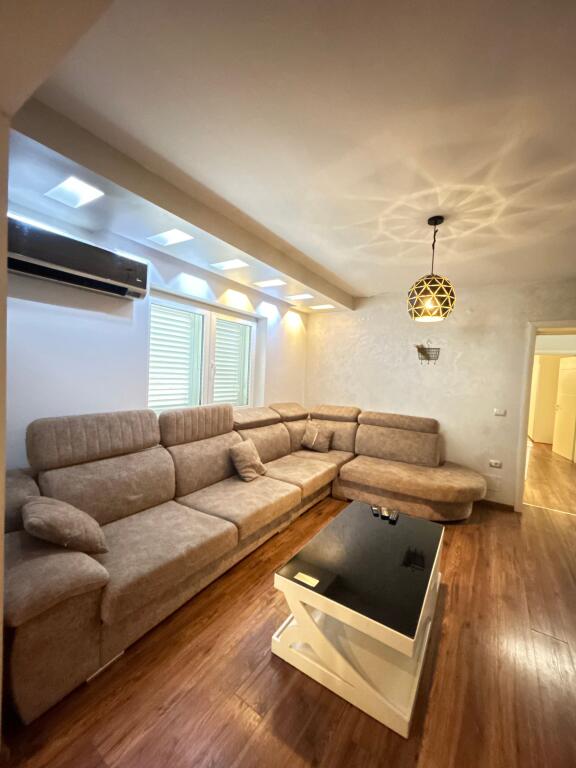 Apartment for rent 2+1+2 at Petronini 1 million lek