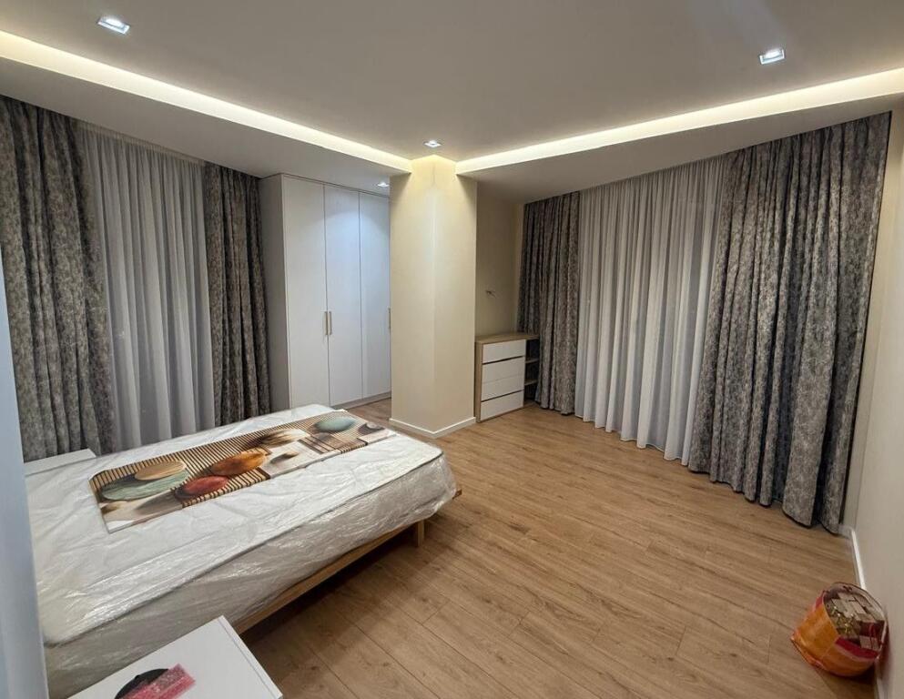 📌 Jepet me Qira Apartament 2+1 – Mine Peza, Golden Tower