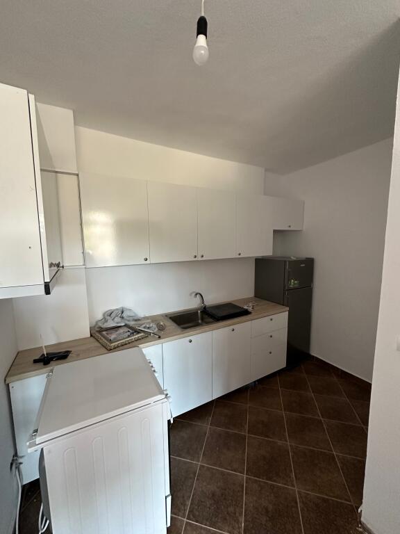 Apartament 2+1 me qera ne Fresk tek stacioni i fundit i Porcelanit