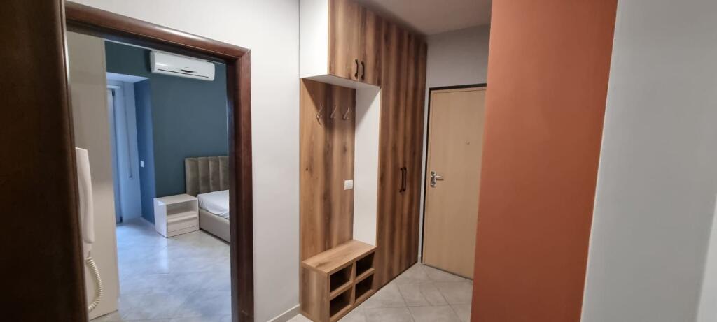 Jepet apartament me qera 1+1 qender durres