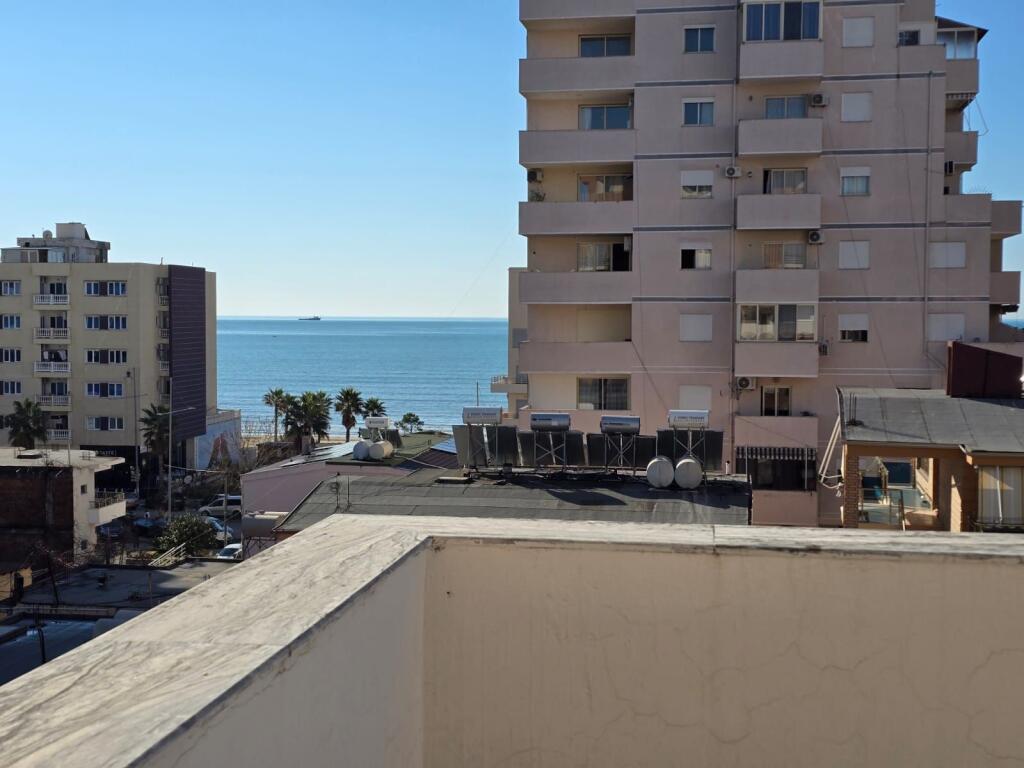 JEPET ME QERA APARTAMENT 2+1 NE PLAZH RROTA KUQE