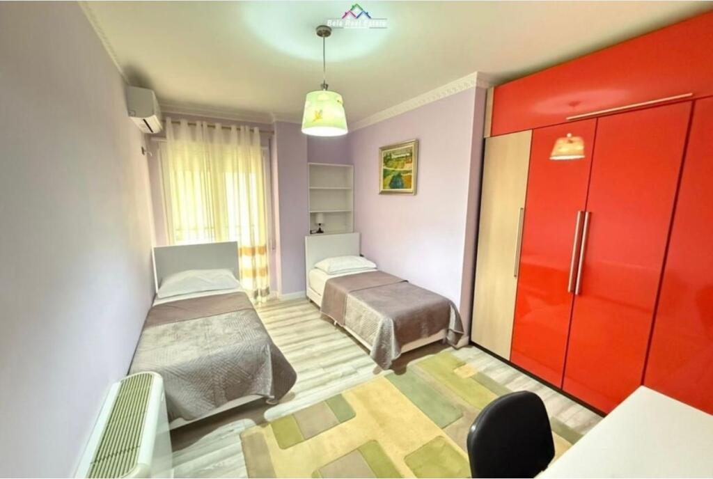 2+1,arredato al parco olimpico complesso Dinamo,800 euro