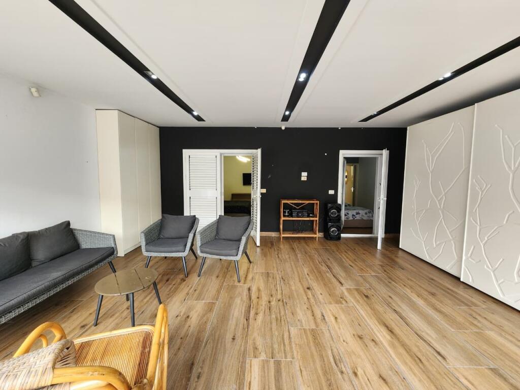 ✨SUPER APARTAMENT ME QERA  – 2+1+2wc &amp; Verandë  ( 📍 Komuna Parisit / kristal Center || 200m2 || 1000 eu🔥