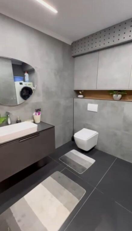 🏢Ne zonen e Brrylit,prane Eco Market jepet me qera apartament 2+1+2+post parkimi ,i sapo mobiluar.80,000Leke