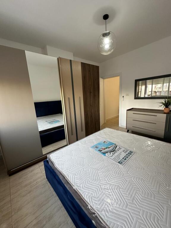 Jepet apartament me qera 1+1 plazh durres