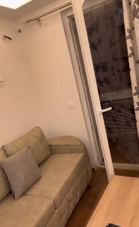 Jepet me qira 2+1 perballe Hurry Fultz Rr.Asim Vokshi 550 mije leke