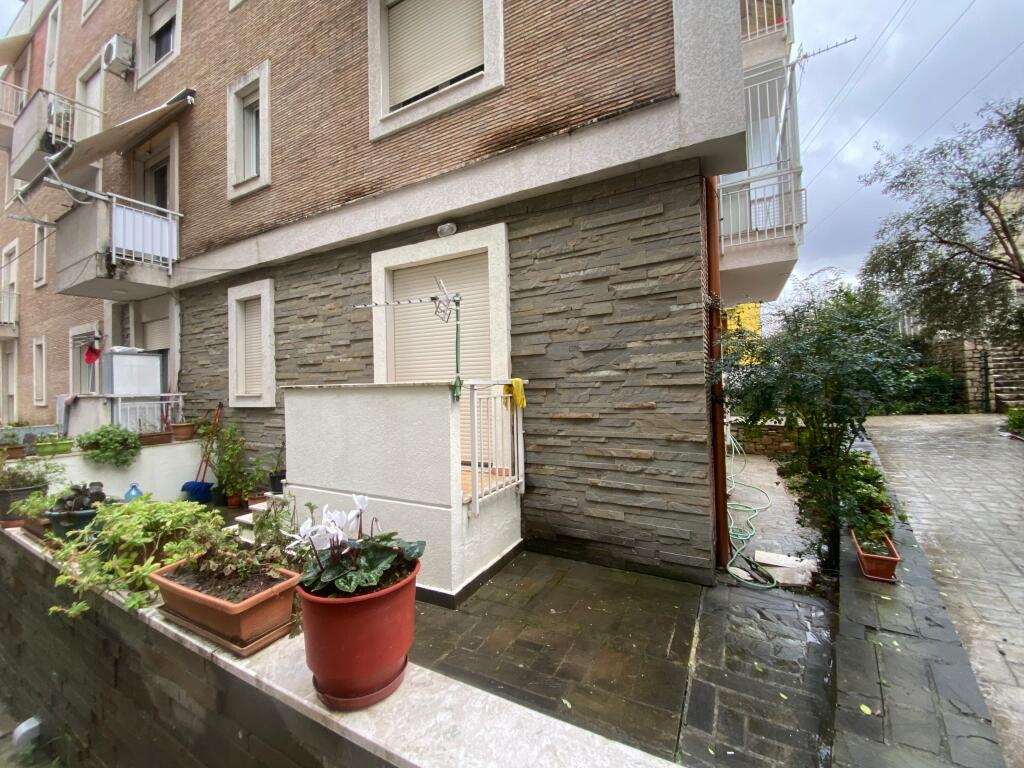 In vendita 1+1, con veranda, giardino zoologico, 140.000 euro