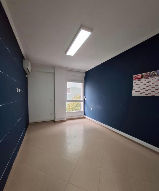 Ufficio in affitto nel centro di Tirana