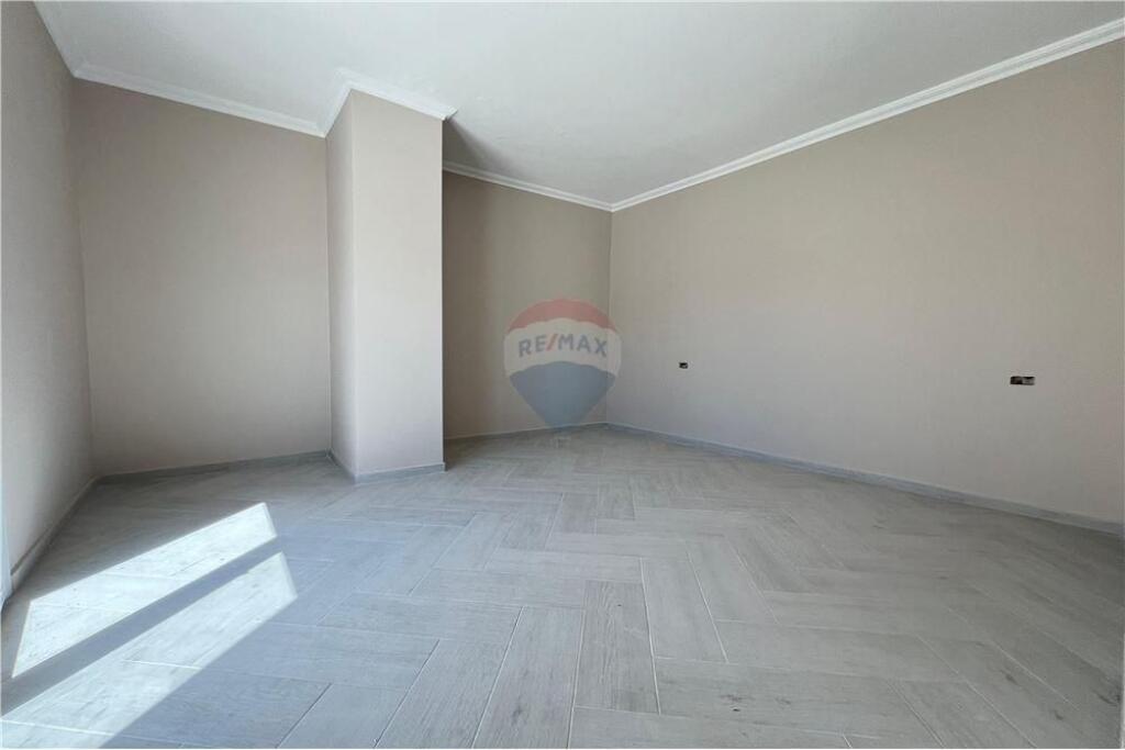 Papafingo për Shitje – Transballkanike, Vlorë