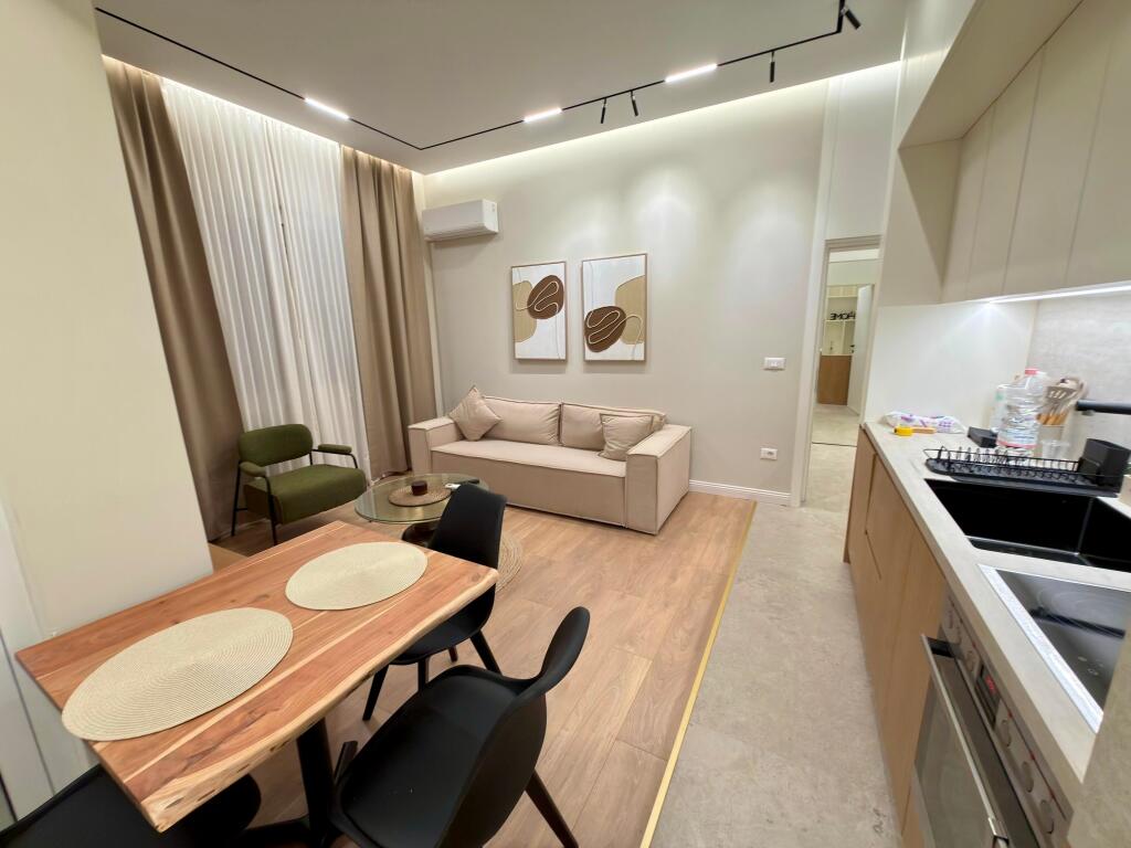 📣 QERA SUPER Apartament 1+1 📍 Rruga e "Barrikadave", Prane Shkolles "Lidhja e Prizrenit" ✨