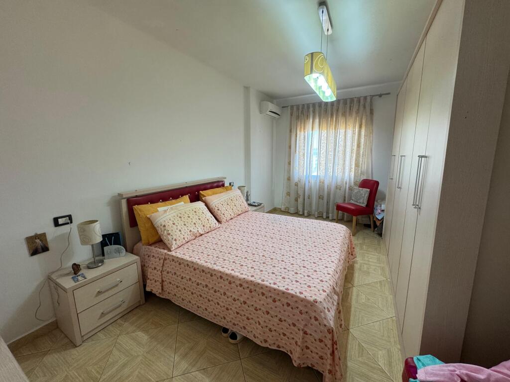 Shitet Apartament 2+1 me pamje deti shkemb kavaje