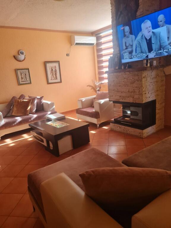 APARTAMENT 3+1 ME QIRA PRANE TREGUT CAM