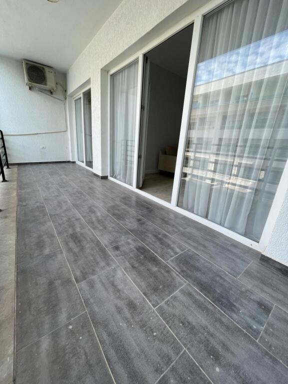 SHITET APARTAMENT PAMJE NGA DETI 1+1 PLAZH DURRES PRANE HOTEL ROYAL