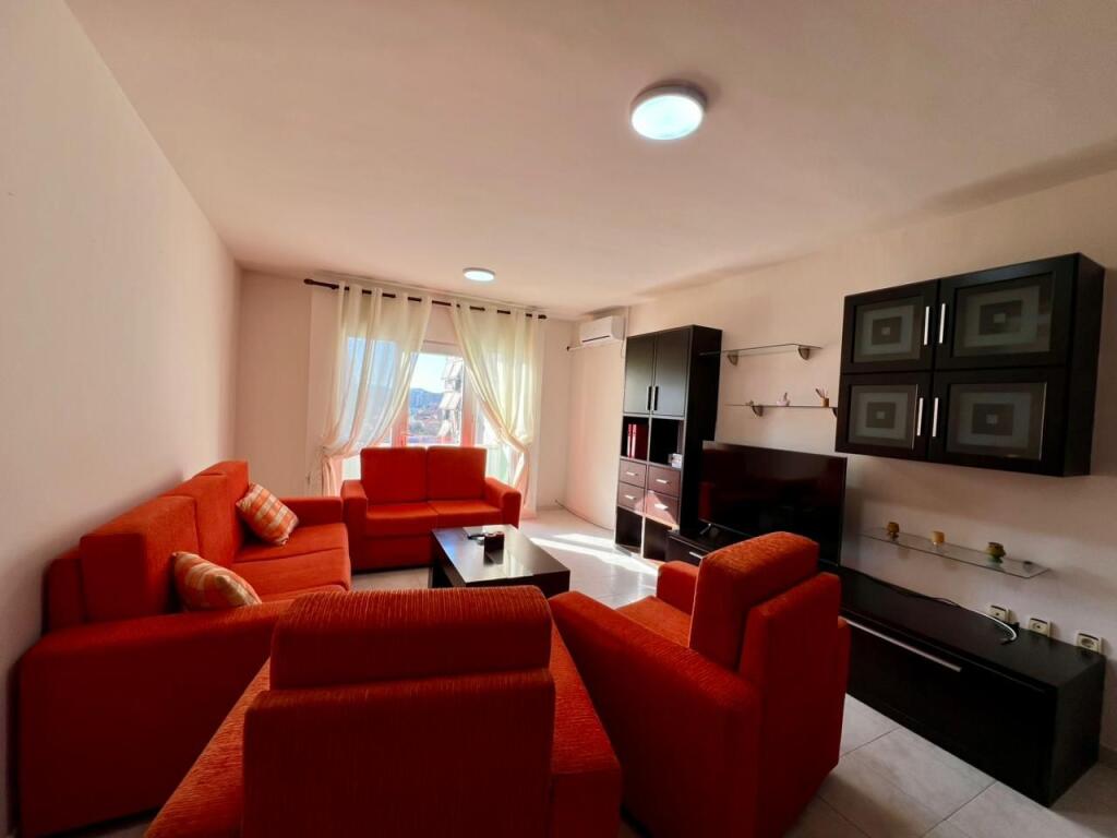 Jepet me qira Apartament 1+1, Laprakë, Tiranë.