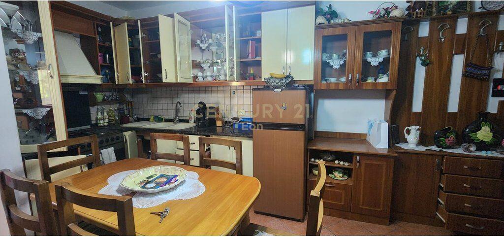 JEPET ME QERA APARTAMENT 2+1 TE SHKOLLA GREKE ! 400 €