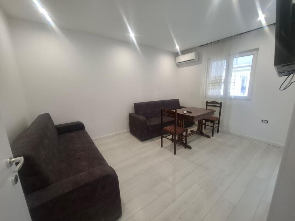 Jepet apartament me qera 1+1