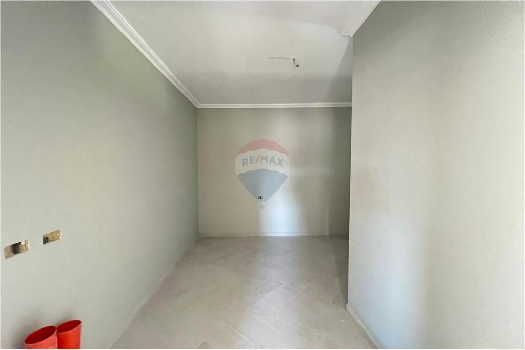 Papafingo për Shitje – Transballkanike, Vlorë