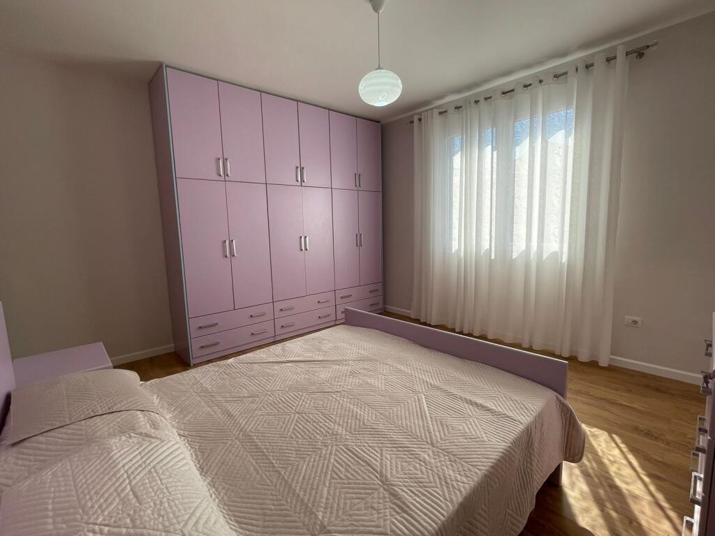 Jepet me qira apartament 2+1+2+parkim Tek Gramoz Pashko