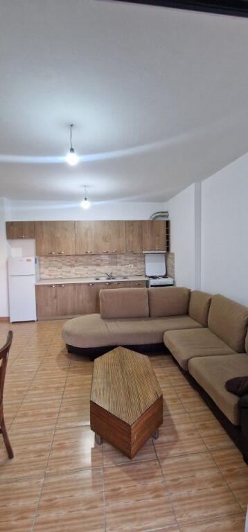 Jepet Me Qera Apartament 1+1+1 Ballkon