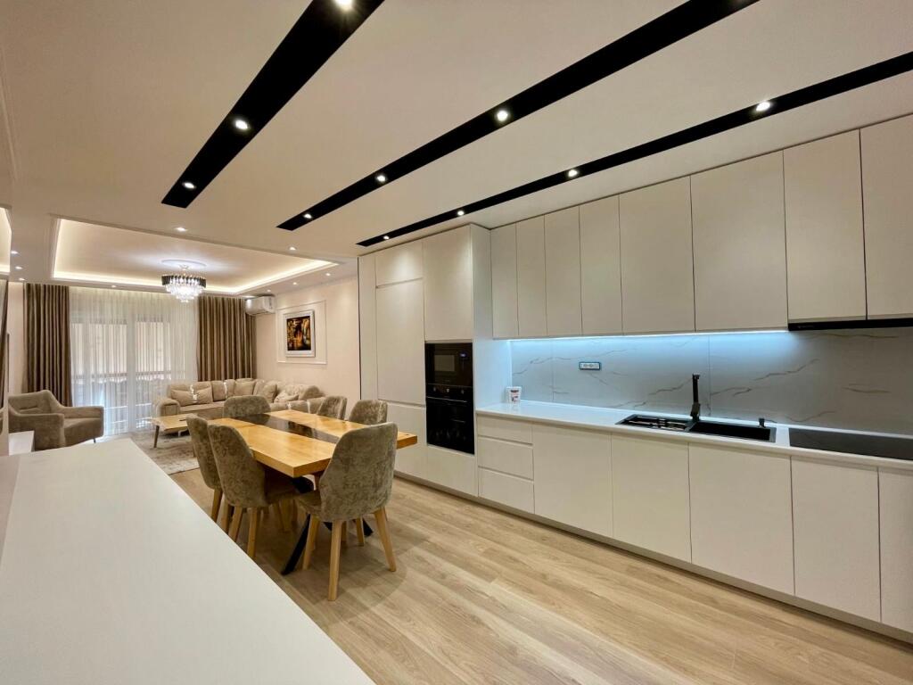 📣 QERA SUPER Apartament 2+1 Me 2 Tualete, 2 Ballkone Dhe Post Parking 📍 Kompleksi Colombo, Prane Liqenit Te Thate ✨