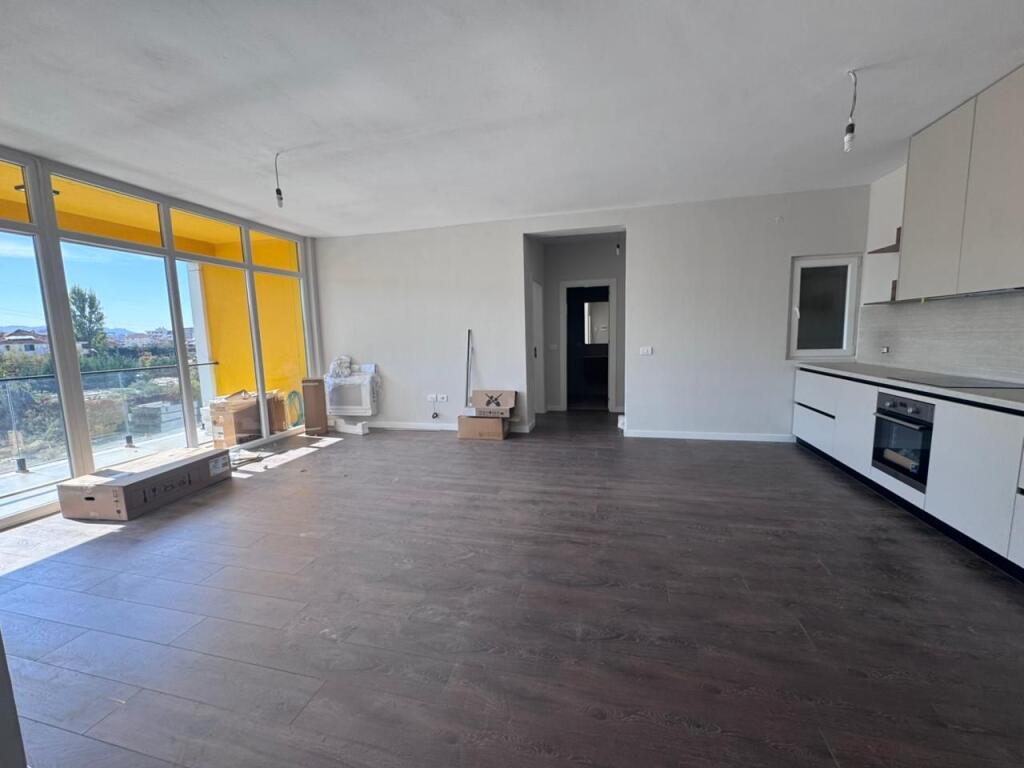 Appartamento 2+1 vuoto presso Bermon Ndertim!