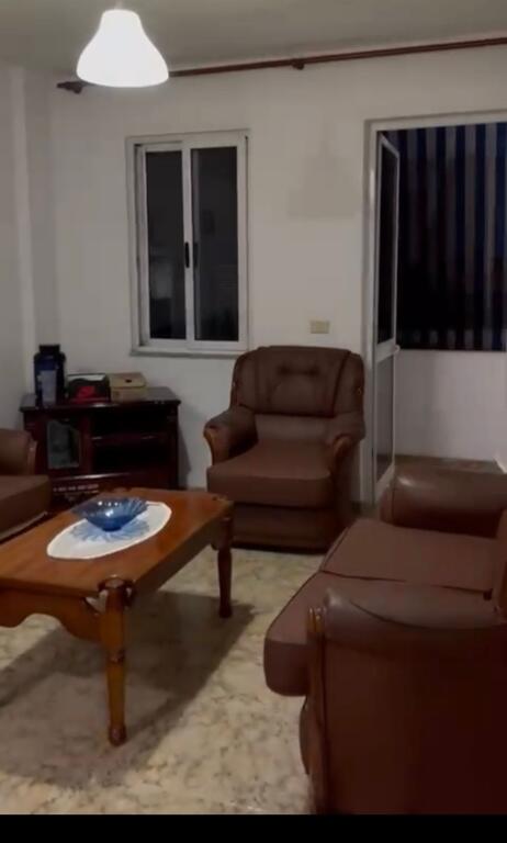 Jepet Me Qera Apartament 1+1+1 Ballkon