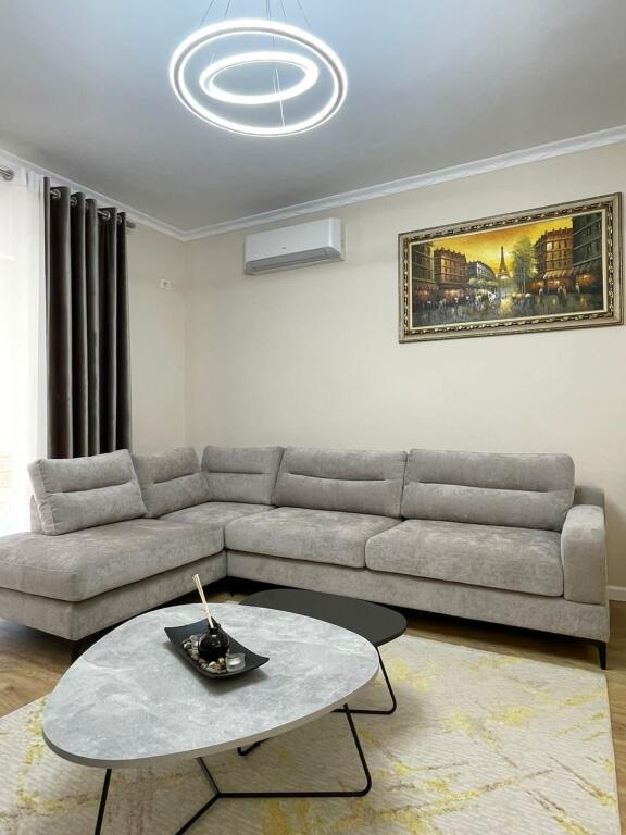 Jepet me qira apartament 2+1+2+parkim Tek Gramoz Pashko
