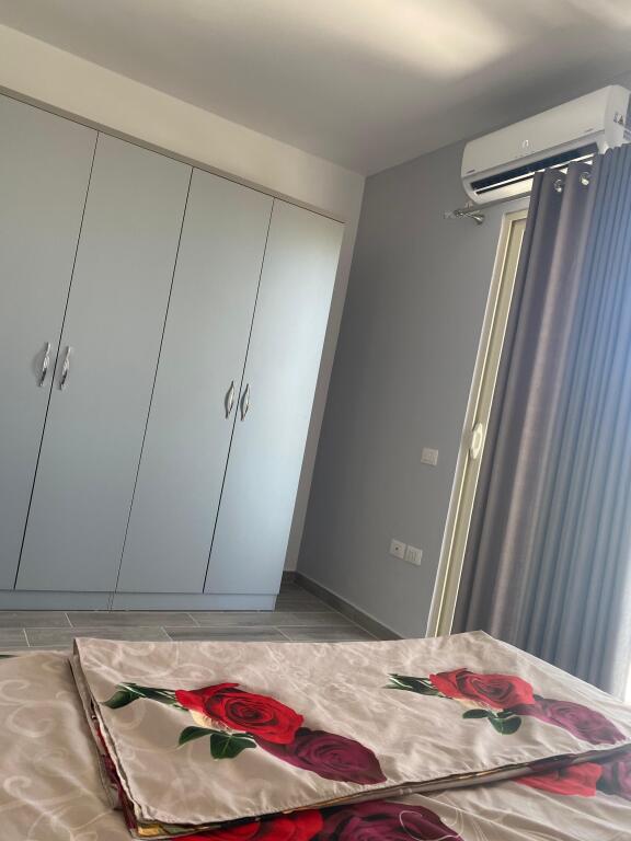 Shitet apartament 1+1 + 2 ballkone plazh iliria