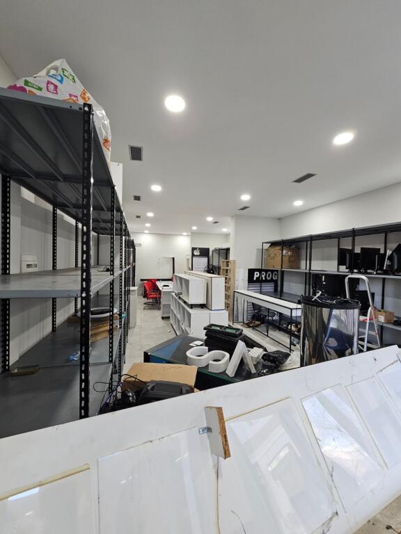 Dyqan me qira tek Blv Blu!