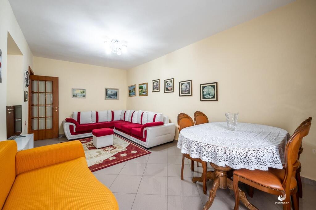 Jepet Me Qera Apartament 1+1+1 Ballkon