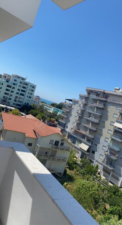 Shitet apartament 1+1 + 2 ballkone plazh iliria