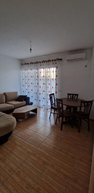 Jepet Me Qera Apartament 1+1+1 Ballkon