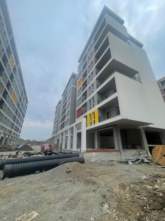 Shitet Lokal/ Dyqan, Univers City