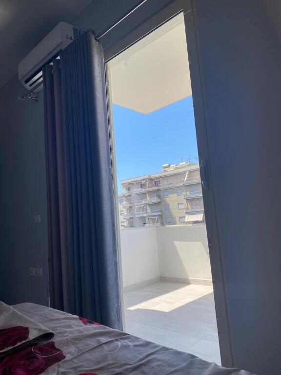 Shitet apartament 1+1 + 2 ballkone plazh iliria