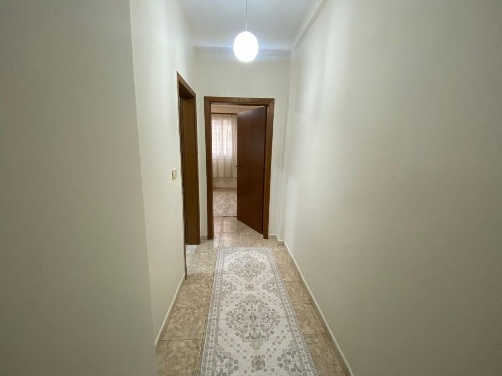 Jepet me qira 1+1 ZOGU I ZI PRANE LOGOS 550 mije leke