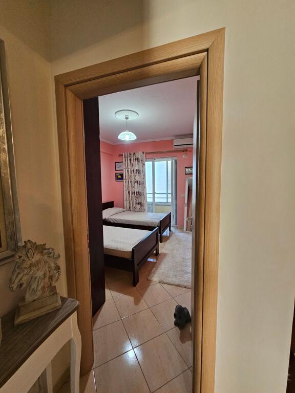 Shitet apartament 2+1 ne Sarande!
