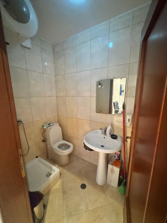 🏢 Jepet me Qira Ambient Biznesi / Zyrë në Qendër të Tiranës