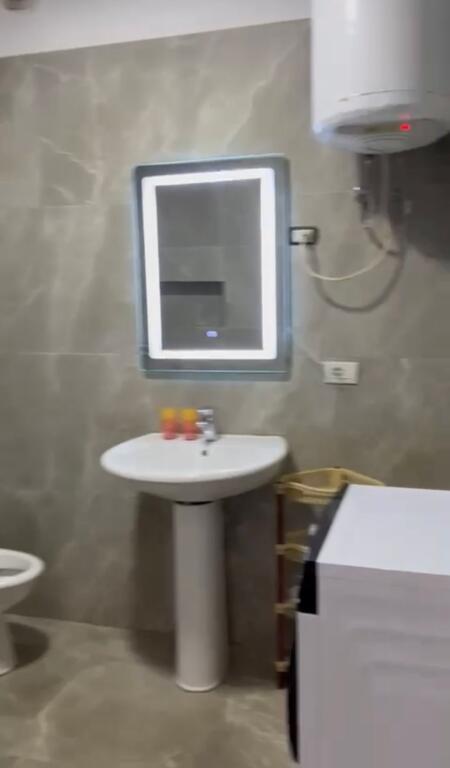 Jepet Me Qera Apartament 1+1+1 Ballkon