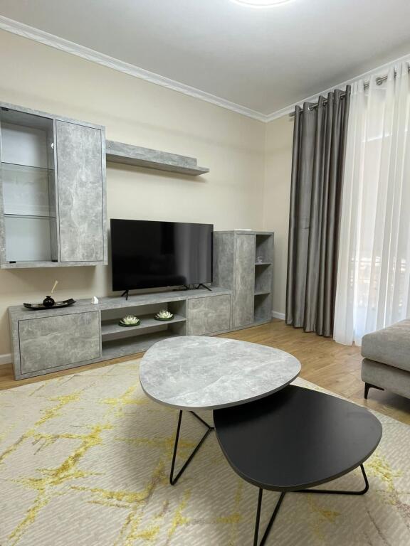 For rent 2+1+2+ parking Gramoz Pashko Street 800€