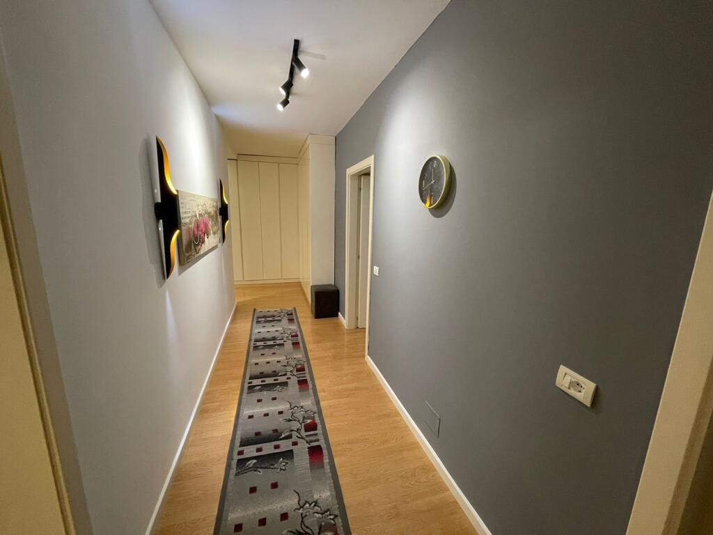 Affittasi 2+1+veranda Comune di Parigi 1000€