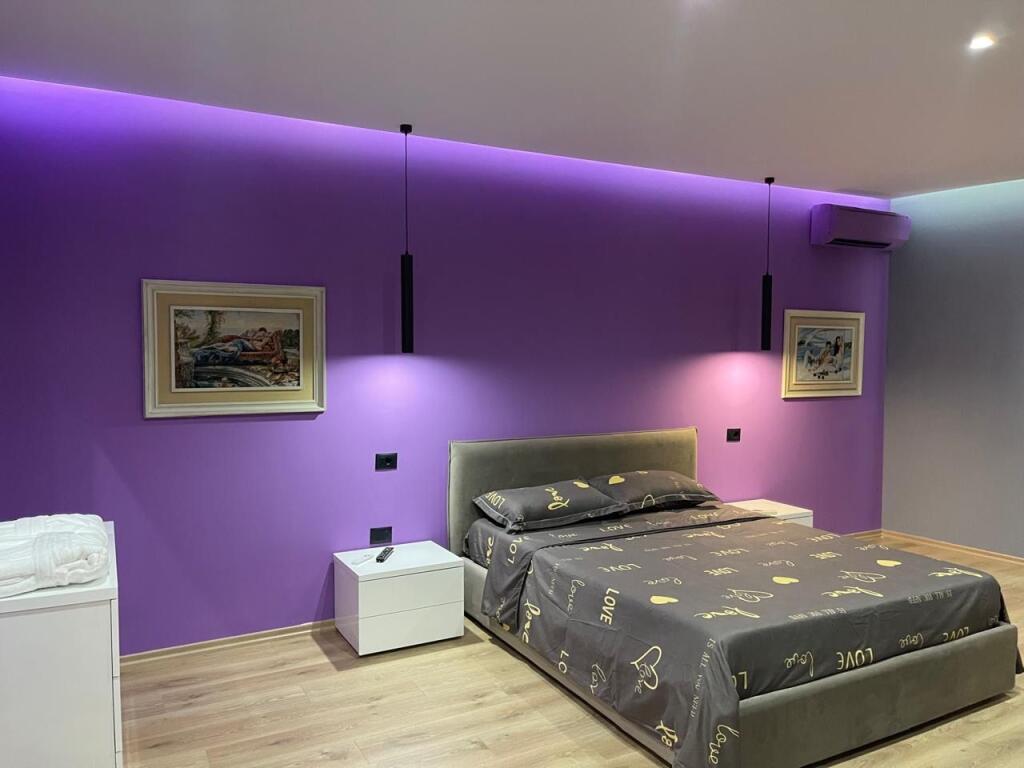 Jepet me qira 2+1+2 Astir 650€