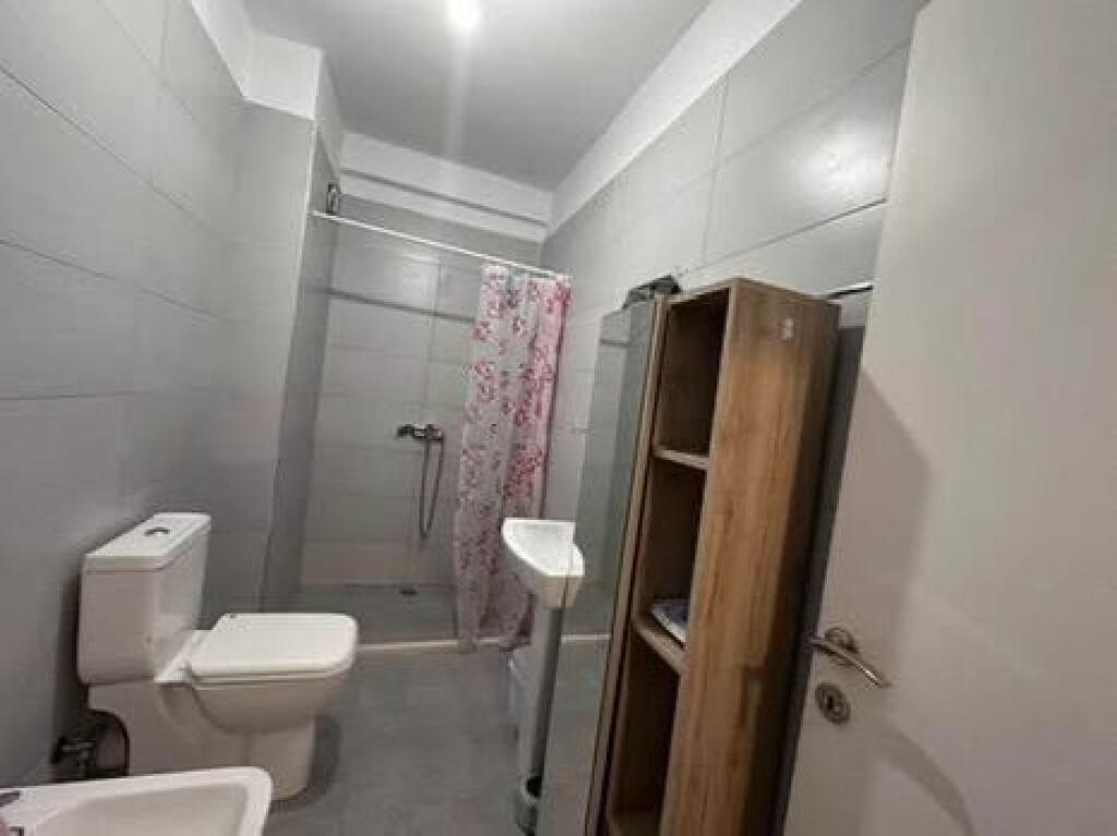 Jepet me qira 1+1 perballe Amerikan 3 Golden Park 45.000 leke