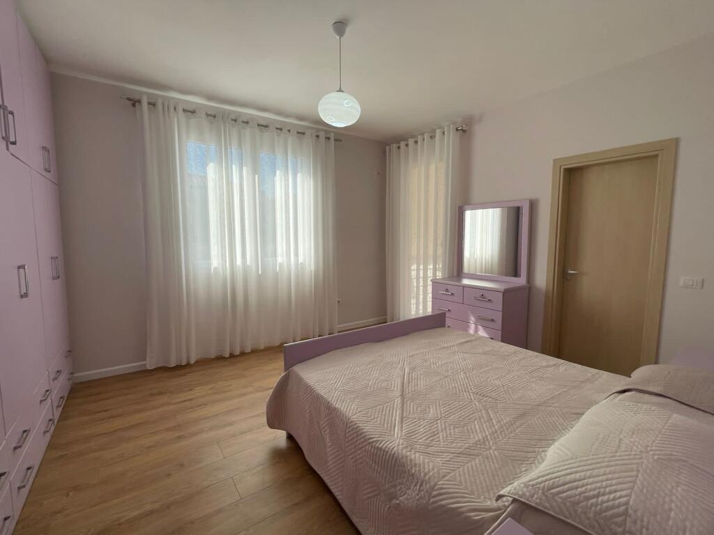 Jepet me qira apartament 2+1+2+parkim Tek Gramoz Pashko