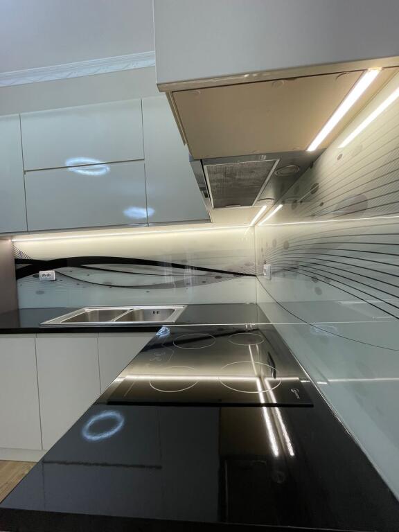 Jepet me qira apartament 2+1+2+parkim Tek Gramoz Pashko