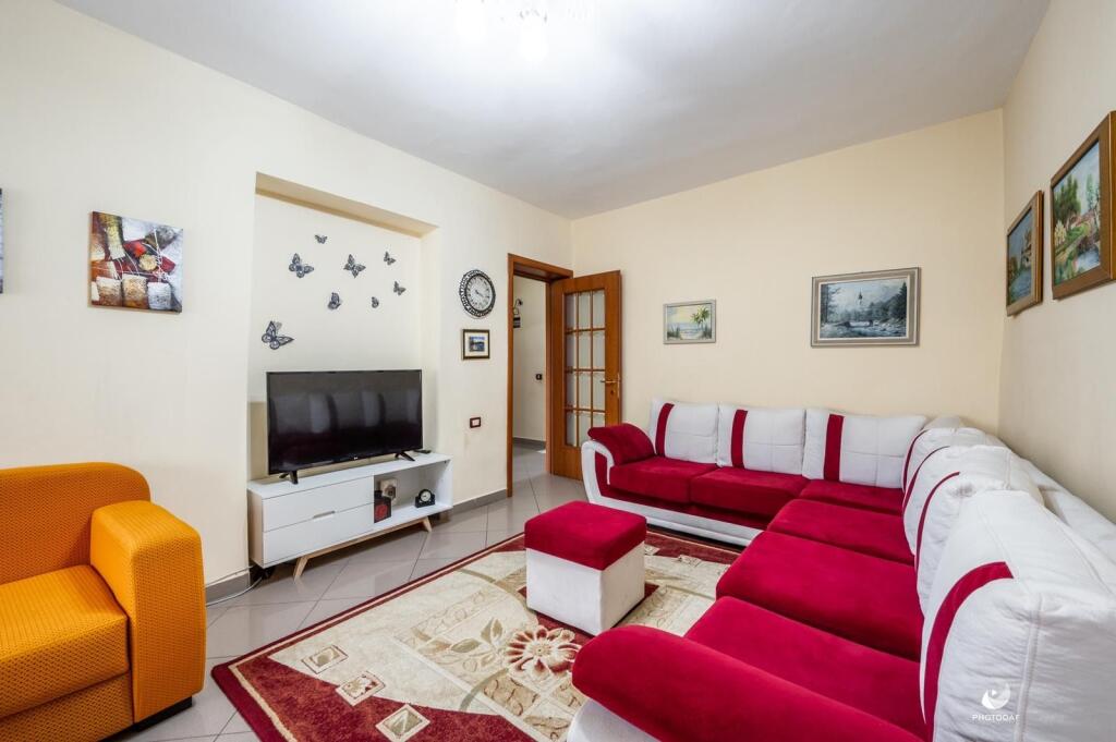 Jepet Me Qera Apartament 1+1+1 Ballkon