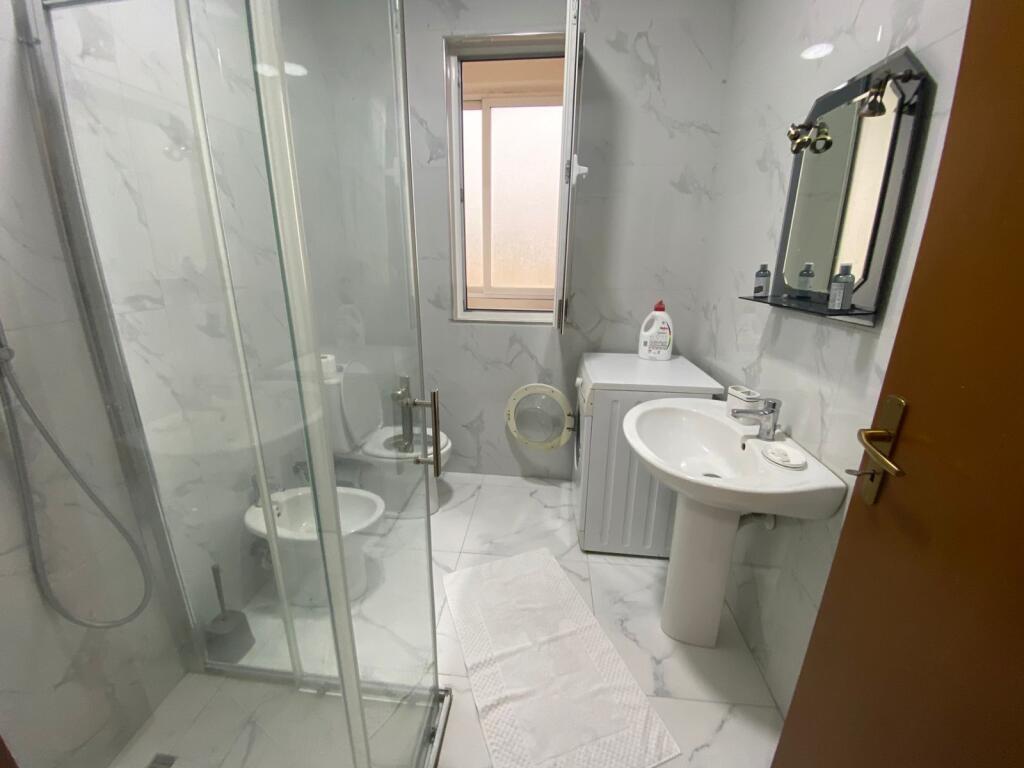 Jepet me qira 1+1 ZOGU I ZI PRANE LOGOS 550 mije leke